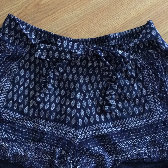 Blue Print Francesca’s Shorts - Picture 2 of 6